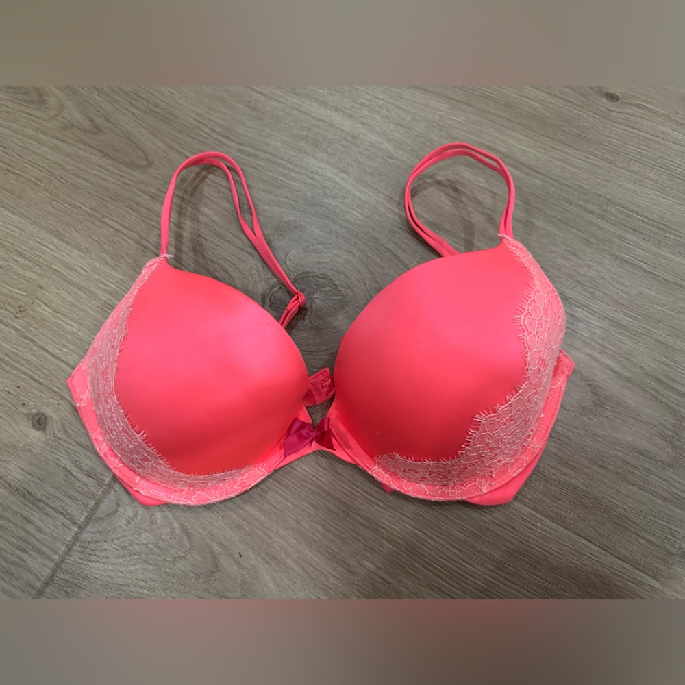 Victoria’s Secret 36B Very Sexy push up bra